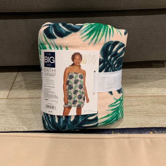 The Big One Other - Bath Wrap Brand New from Kohls. 28” x 55.5” Greens & Neutral